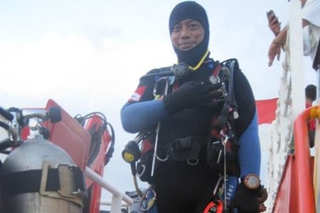 Hé lộ nguyên nhân 1 thợ lặn tử vong khi tìm kiếm máy bay Indonesia rơi