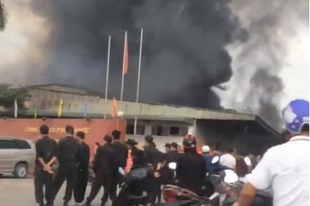 Hưng Yên: Cháy lớn nhà xưởng công ty dược, thiêu rụi nhiều tài sản
