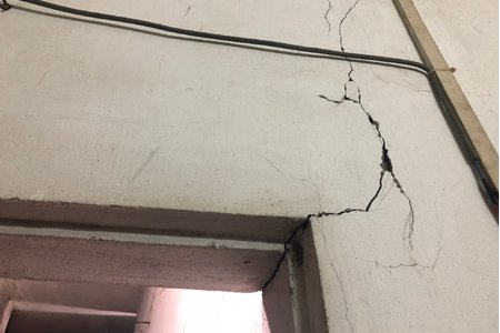 Vĩnh Tuy-Hà Nội : Khốn khổ vì hàng xóm xây nhà không đảm bảo an toàn?