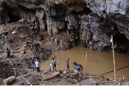Sập mỏ vàng ở Hòa Bình: Ngày thứ 5 liên tiếp cứu hộ 2 nạn nhân mắc kẹt