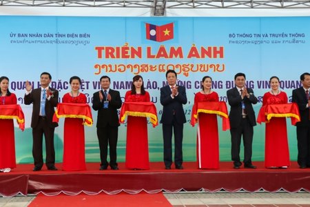 'Thắm tình hữu nghị đặc biệt Việt Nam - Lào'