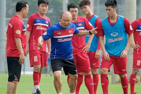 ĐTQG Việt Nam sử dụng đội hình nào ở trận chung kết AFF Cup?