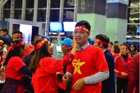 CĐV Việt Nam sang Malaysia 'tiếp lừa' cho thầy trò HLV Park Hang-seo