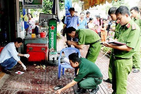 Nam thanh niên xách 2 dao sang chém chết hàng xóm rồi về nhà ngủ