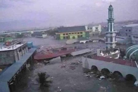 Indonesia: Sóng thần cao 15m ập vào bất ngờ, 20 người thiệt mạng