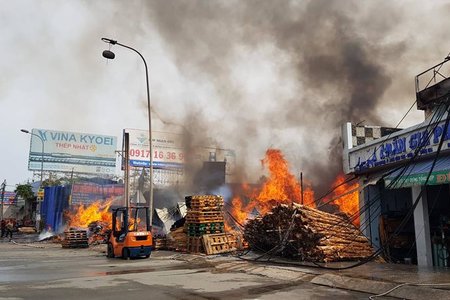 Vũng Tàu: Cháy lớn ở cơ sở kinh doanh đồ tre nứa, palet 