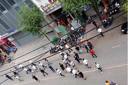 Hàng chục thanh niên hỗn chiến khiến cả khu phố Sài Gòn náo loạn