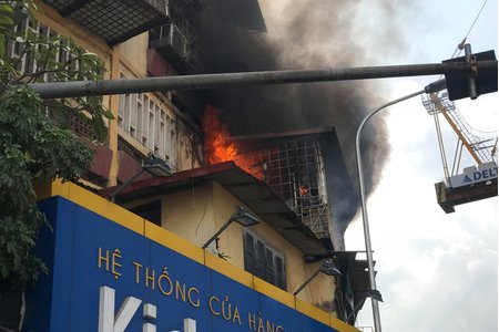 Hà Nội: Cháy lớn tại khu tập thể cũ trên phố Tôn Thất Tùng