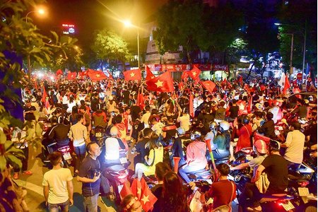 Hơn 1.000 cảnh sát chống đua xe sau trận bán kết lượt về giữa Việt Nam