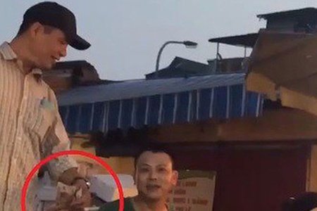 Bắt tạm giam 3 đối tượng vụ 'bảo kê' ở chợ Long Biên
