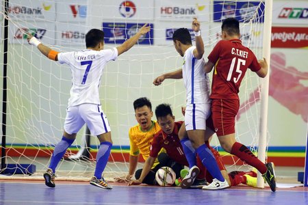 VCK Futsal: VN thua ngược ở 3 giây cuối, HQ thảm hại trước Uzbekistan