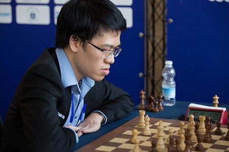 Chơi ‘tất tay’, Quang Liêm buộc kỳ thủ Nga chịu thua sau 44 nước