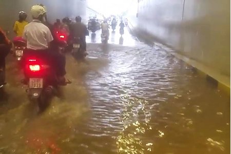 Hầm chui 118 tỉ ở Đà Nẵng bất ngờ ngập nặng sau 4 tháng thông xe
