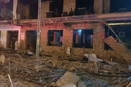 Nghệ An: Sau tiếng nổ kinh hoàng giữa đêm, tòa nhà hai tầng tan hoang