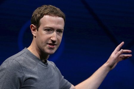 Im lặng trước khủng hoảng, ông chủ Facebook bị đề nghị từ chức