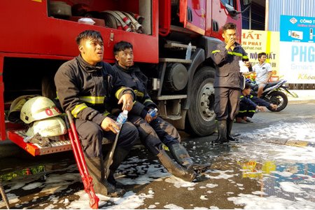 Vụ cháy 13 người chết: Những anh hùng thầm lặng trong hỏa hoạn