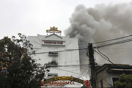 Cháy lớn quán karaoke tại Hà Tĩnh lúc rạng sáng