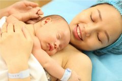 Sinh con ở nước ngoài, có được hưởng chế độ thai sản?