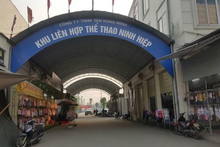 Gia Lâm, Hà Nội: Khu liên hợp thể thao bị 'biến tướng' thành ki ốt