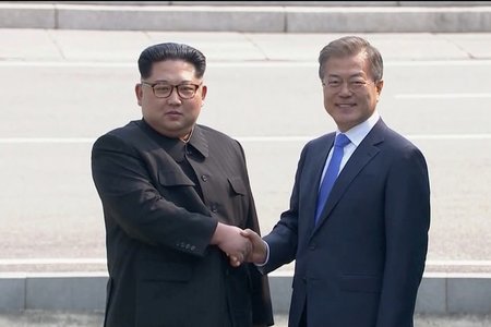 Hội nghị thượng đỉnh Hàn-Triều: Cái bắt tay lịch sử của 2 nhà lãnh đạo