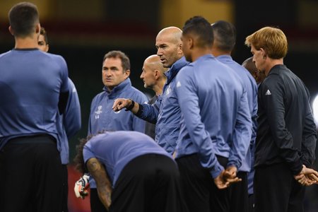 Không giỏi nhất, nhưng với Real Madrid, Zidane là duy nhất
