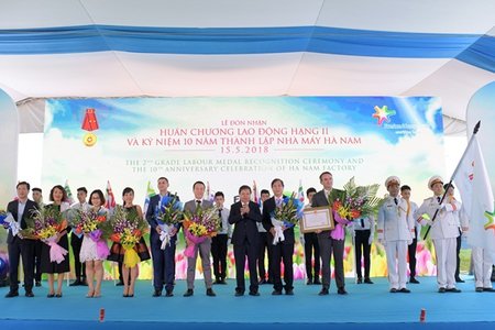 Frieslandcampina Hà Nam vinh dự nhận Huân chương Lao động hạng Nhì