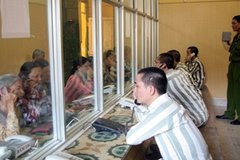 Người đang bị tạm giam có được gặp người thân không?