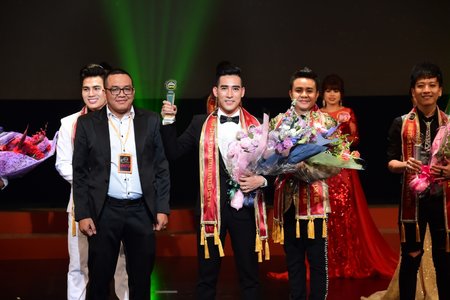 Johnny Nam Kiệt đoạt Á vương cuộc thi Nam Vương người Việt Thế Giới