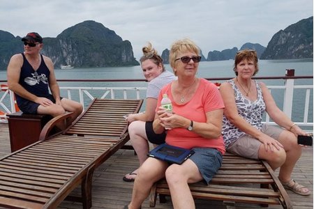Khách tố 'chuyến đi kinh dị' vịnh Hạ Long: CT du lịch bị phạt 8 triệu