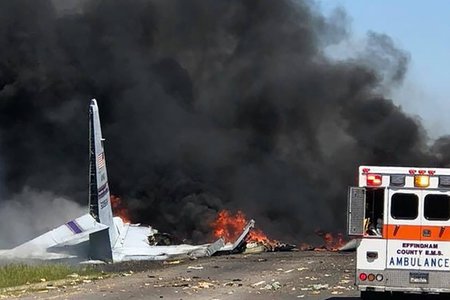 Mỹ: Ít nhất 5 người thiệt mạng vì rơi máy bay quân sự ở đường cao tốc