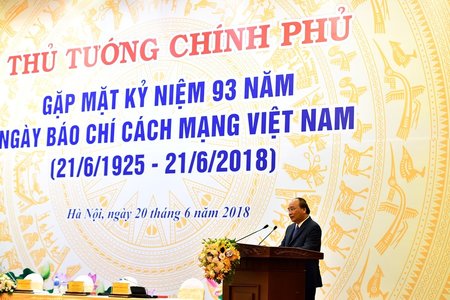 Thủ tướng Nguyễn Xuân Phúc biểu dương nỗ lực của những người làm báo