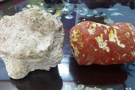 Hai viên đá kỳ lạ có mùi thơm như nước hoa, được hỏi mua giá 5 tỷ