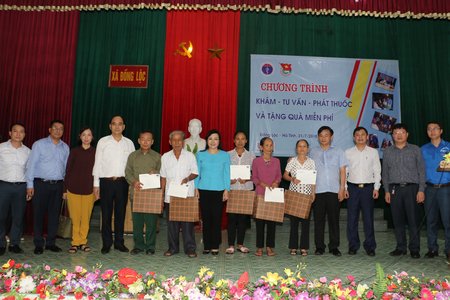 Bộ trưởng Y tế Nguyễn Thị Kim Tiến trích lương tặng bệnh nhân nghèo