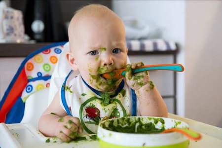 Mách mẹ giải pháp giúp trẻ tự giác ăn uống mà không cần dọa nạt