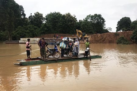 Vỡ đập thủy điện tại Lào: Ấm áp tình người gồng mình cứu nạn