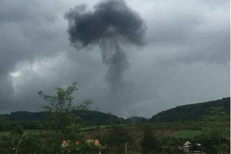 Nghệ An: Máy bay quân sự phát nổ, rơi ở Nghĩa Đàn