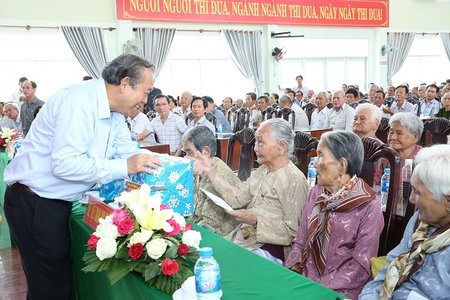 Thể hiện sâu sắc đạo lý 'uống nước, nhớ nguồn'