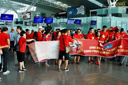 Hàng nghìn CĐV Việt Nam đổ đến Indonesia cổ vũ U23 Việt Nam - Sirya