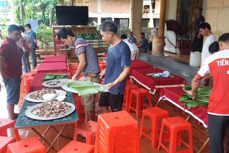 Gia đình 'người gác đền' Bùi Tiến Dũng mổ trâu cổ vũ U23 Việt Nam