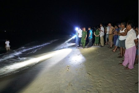 Tắm biển ở Quảng Ngãi, 5 học sinh vừa thi đại học bị cuốn trôi