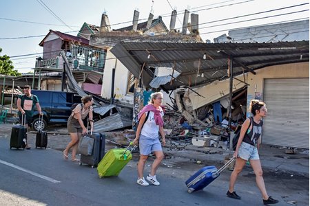 131 người thiệt mạng trong vụ động đất kinh hoàng ở Indonesia