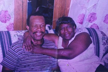 99 tuổi, cụ ông vẫn đi bộ 10 km mỗi ngày thăm vợ nằm viện