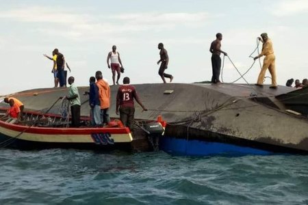 Chìm phà ở Tanzania, hơn 200 người có thể chết đuối 