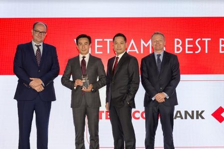 Techcombank nhận giải 'Ngân hàng tốt nhất Việt Nam' từ Euromoney
