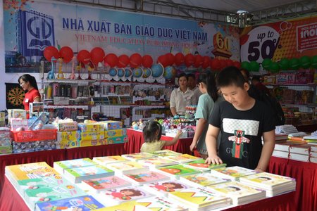 Bộ Giáo dục kiểm tra việc xuất bản SGK của NXB Giáo dục Việt Nam