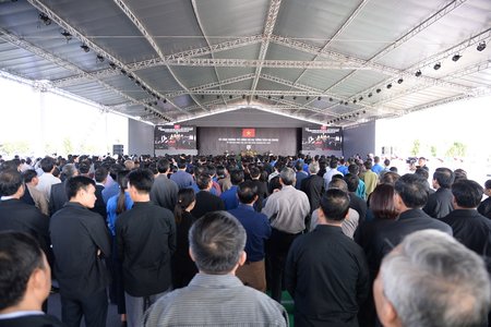 Hàng nghìn người dân đến viếng Chủ tịch nước Trần Đại Quang