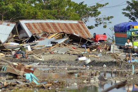Thảm họa sóng thần ở Indonesia: Người thiệt mạng đã lên đến 420 người