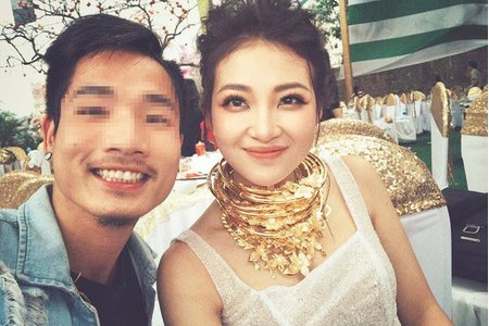 Đám cưới ở Nam Định: Cô dâu vàng đeo trĩu cổ, đón dâu 2 xe Rolls-Royce