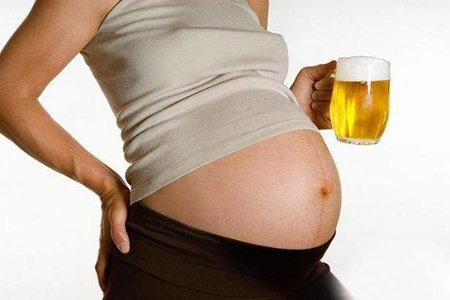 Thực hư việc bà bầu uống bia giúp con sinh ra trắng trẻo