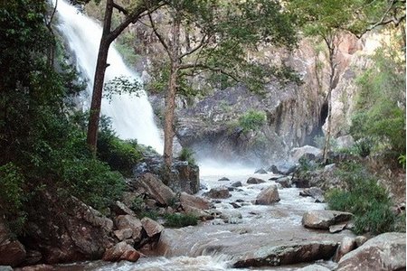 Khánh Hòa: Bất cẩn 3 du khách tử nạn vì ngã xuống thác nước cao 40m